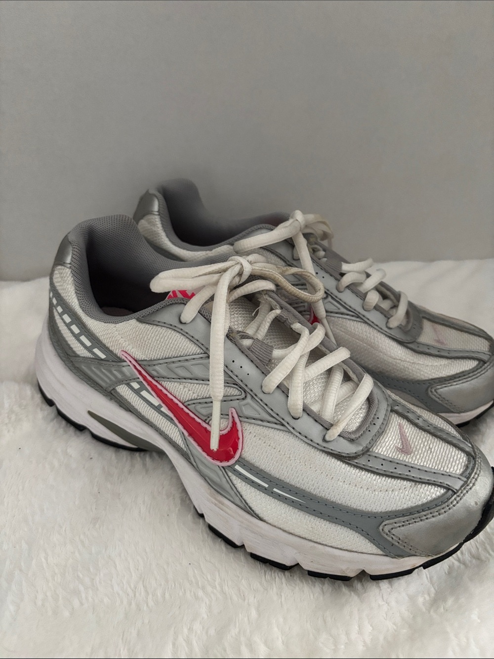 Nike Women's White & Gray Running Sneakers with Pink Swoosh